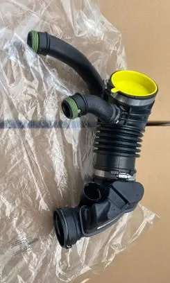 BMW X5 G05 Turbo air intake inlet pipe/hose 7643302