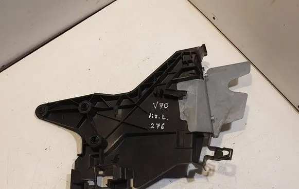 Volvo V70 Rear door exterior handle/bracket 08663909
