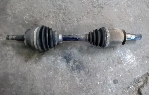 Nissan Pathfinder R51 Front driveshaft