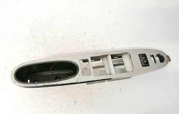 Chevrolet Cobalt Front door window switch trim 22733525 2606