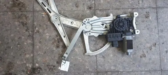 Opel Astra H Front window lifting mechanism without motor