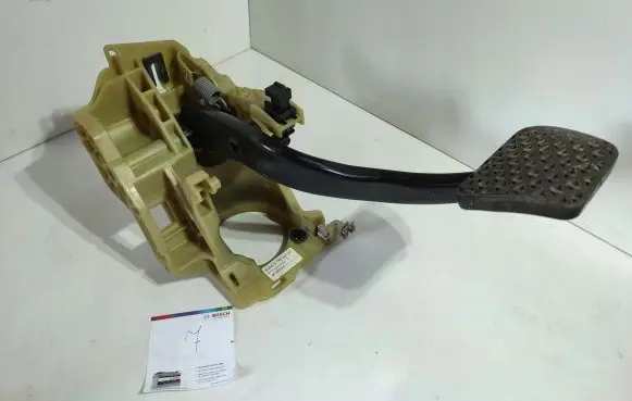BMW 5 E60 E61 Brake pedal 6759947