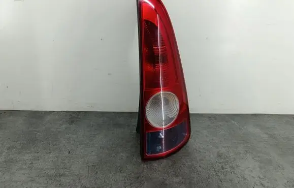 Renault Espace IV Rear/tail lights 8200027152