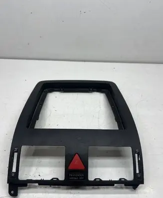 Volkswagen Touran I Dashboard center trim panel 1T1819728B
