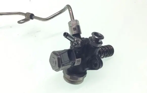 Volvo XC60 Fuel injection high pressure pump 31669139