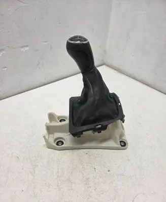 Suzuki Vitara (LY) Gear shifter/selector 03003YAA000 A606 PA66GF35