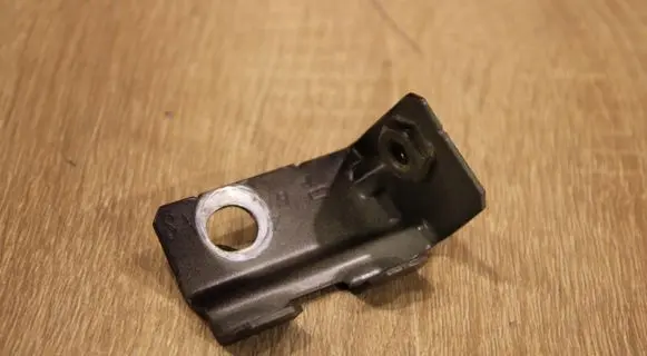 Alfa Romeo Giulietta Fender mounting bracket
