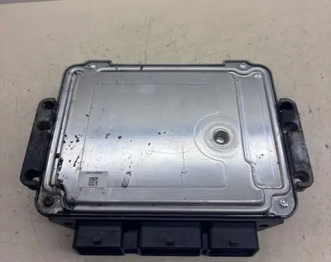 Ford Focus Engine control unit/module 8M5112A650LE 0281011701