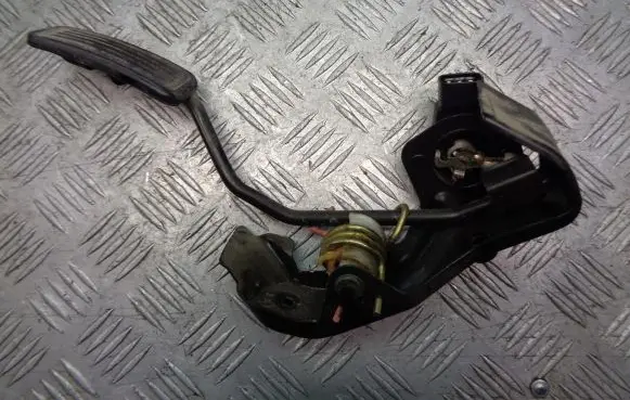 Toyota Corolla Verso E121 Accelerator throttle pedal