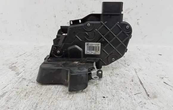 Jaguar XF X250 Front door lock 6W8A21812AF