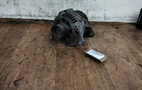 Audi A4 S4 B5 8D Generator/alternator