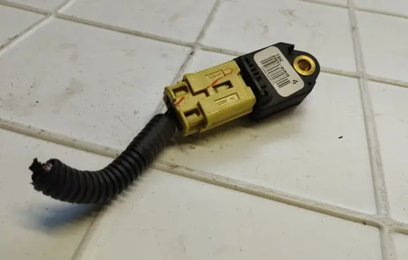 Lexus IS 220D-250-350 Airbag deployment crash/impact sensor 898310W040