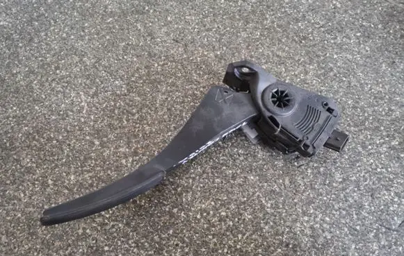 Chrysler Town & Country V Accelerator throttle pedal 05281418AA