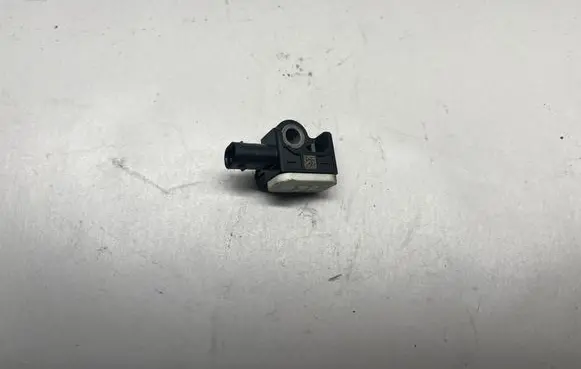 Mercedes-Benz GLA W156 Airbag deployment crash/impact sensor A1668210151 56054085AA
