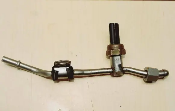 BMW 5 E60 E61 Fuel pressure sensor 7547883 51CP0901 0707MM11