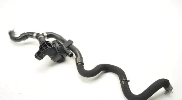 Volvo XC60 Engine coolant pipe/hose 32411173