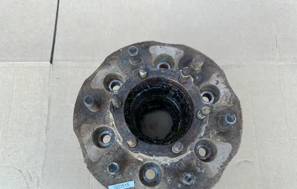 Nissan King Cab, Navara Front wheel hub 402020W093