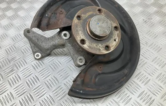 Rear wheel hub