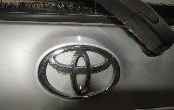 Toyota Avensis Verso Manufacturer badge logo/emblem 