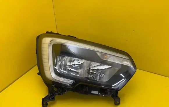 Renault Master III Headlight/headlamp 260105567R