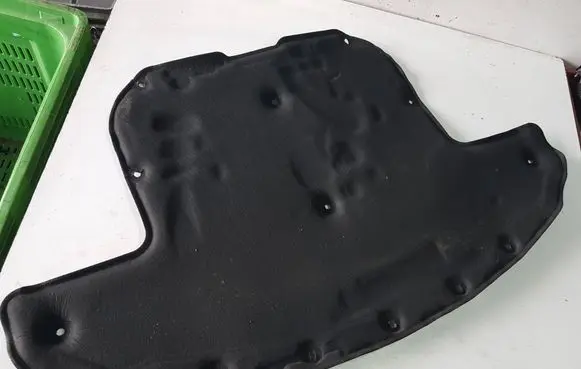 Mercedes-Benz C W205 Engine bonnet/hood sound/heat insulation