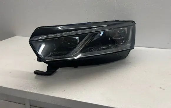 Skoda Octavia Mk4 Headlight/headlamp 5E4941015B 0301118233AC LE18A6419