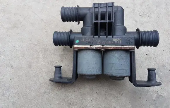 BMW 7 E65 E66 Coolant heater control valve 6906652