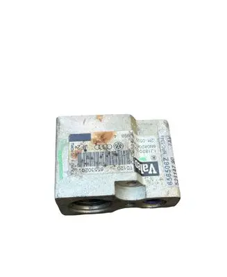 Audi A3 S3 8L Air conditioning (A/C) expansion valve 1J1820103A