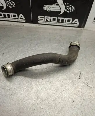 Mercedes-Benz E W212 Engine coolant pipe/hose A2045011582