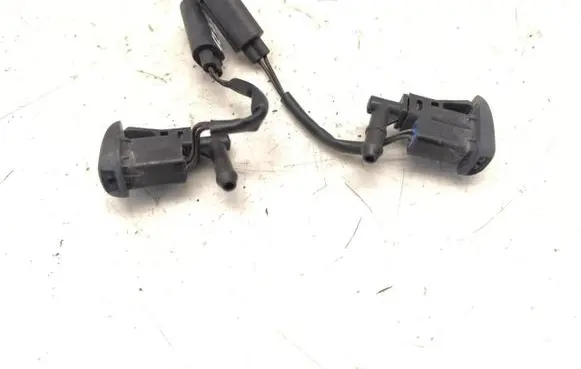 Windshield washer spray nozzle