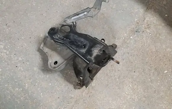 Peugeot 108 Gearbox mounting bracket 12325YV020