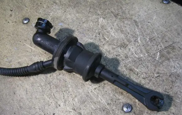 Peugeot 607 Clutch master cylinder FTE1561