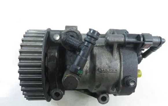 Renault Megane II Fuel injection high pressure pump 8200057225 8200423059