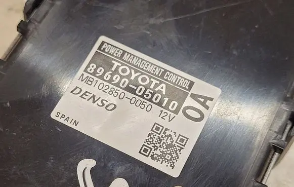 Toyota Avensis T270 Engine control unit/module ECU 8969005010 MB1028500050