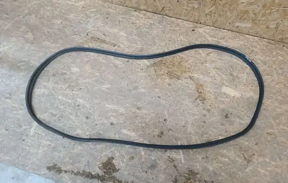 Trunk rubber seal (body)
