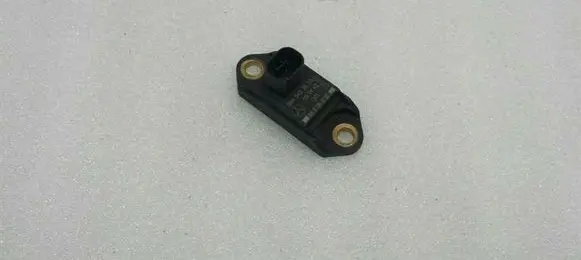 Mercedes-Benz CLS AMG C219 Airbag deployment crash/impact sensor A0045423518