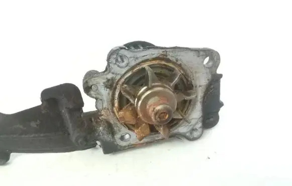 Mitsubishi Carisma Water pump