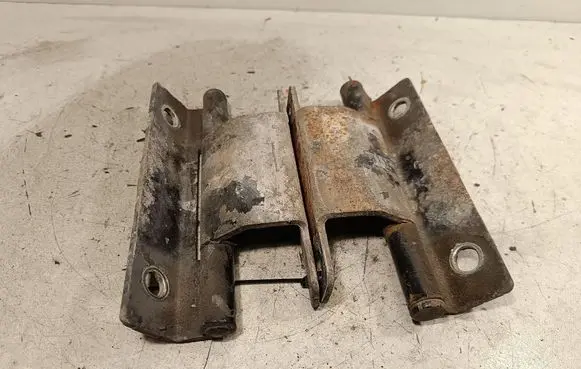 Nissan Navara D40 Tailgate/trunk/boot hinge 