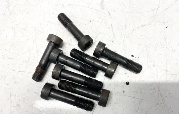 Toyota Avensis T270 Nuts/bolts 