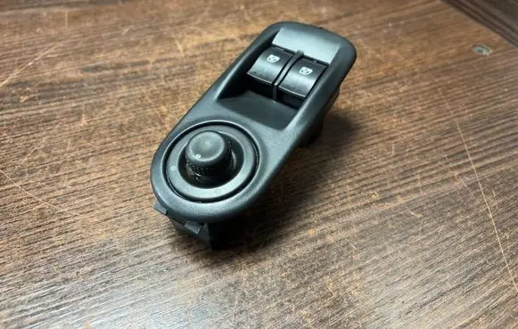 Opel Vivaro Electric window control switch 8200011867 GM9116523