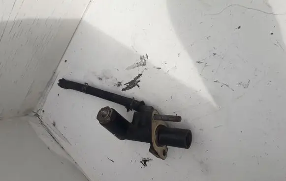 Mazda 626 Clutch master cylinder