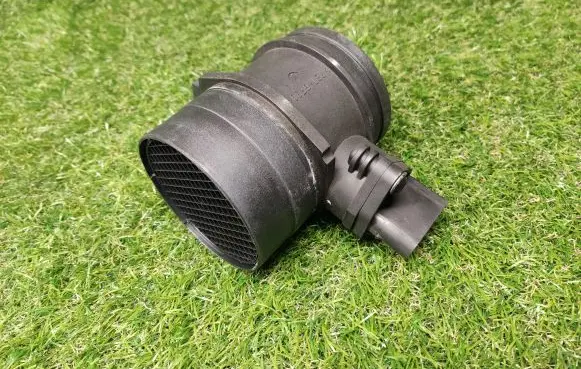 BMW 7 E65 E66 Mass air flow meter 7502055 0280218076