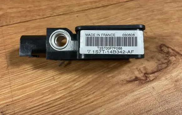 Ford Mondeo Mk III Airbag deployment crash/impact sensor 1S7T14B342AE 1S7T14B342AF