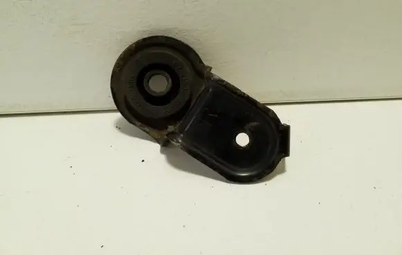 Radiator mount bracket