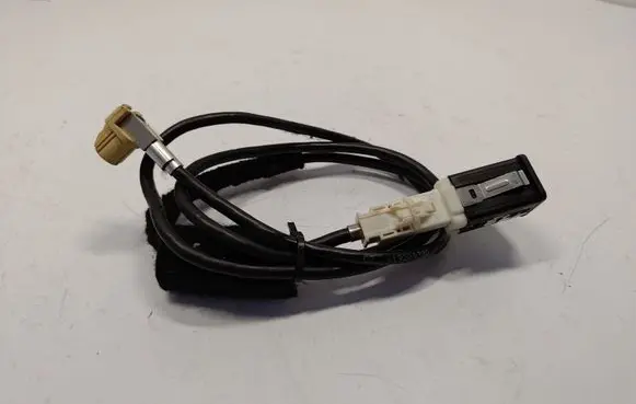BMW 3 E92 E93 USB socket connector 9237656 84109237656 61319167196
