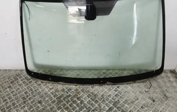 Toyota Avensis T250 Front windscreen/windshield window 