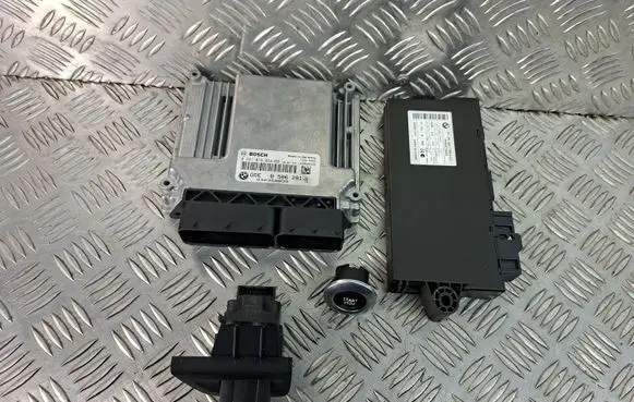 BMW 1 E81 E87 Engine ECU kit and lock set 0281016068