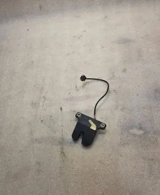 Audi A8 S8 D2 4D Tailgate/trunk/boot lock/catch/latch 4A5827505H