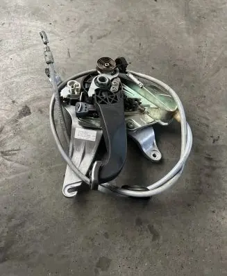 Mercedes-Benz E A207 Handbrake/parking brake lever assembly A2044200684 2044200684