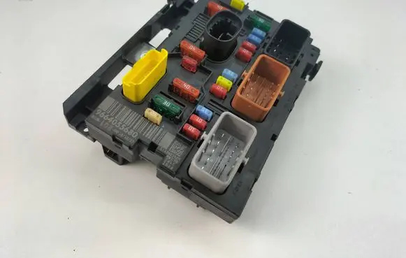 Citroen C4 I Picasso Fuse module 9664055680